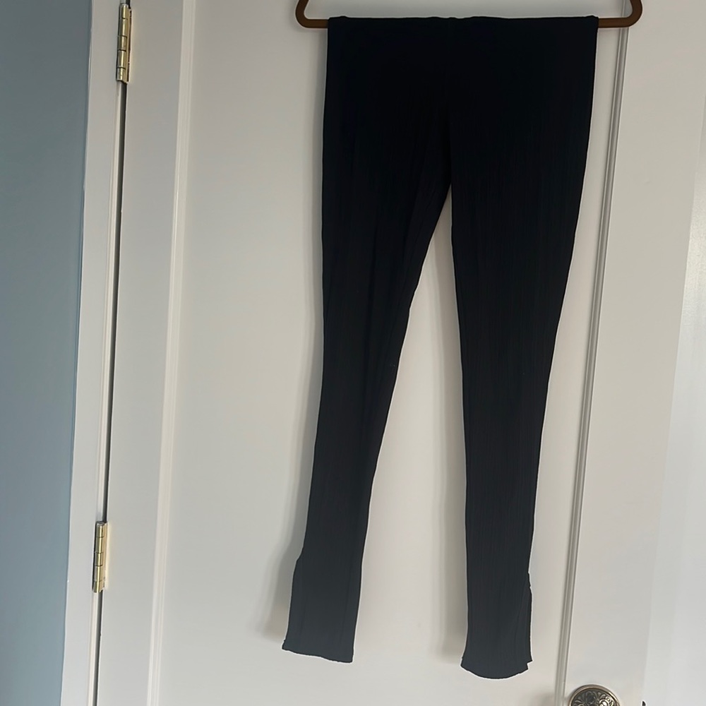 Splendid ribbed leggings w split bottom